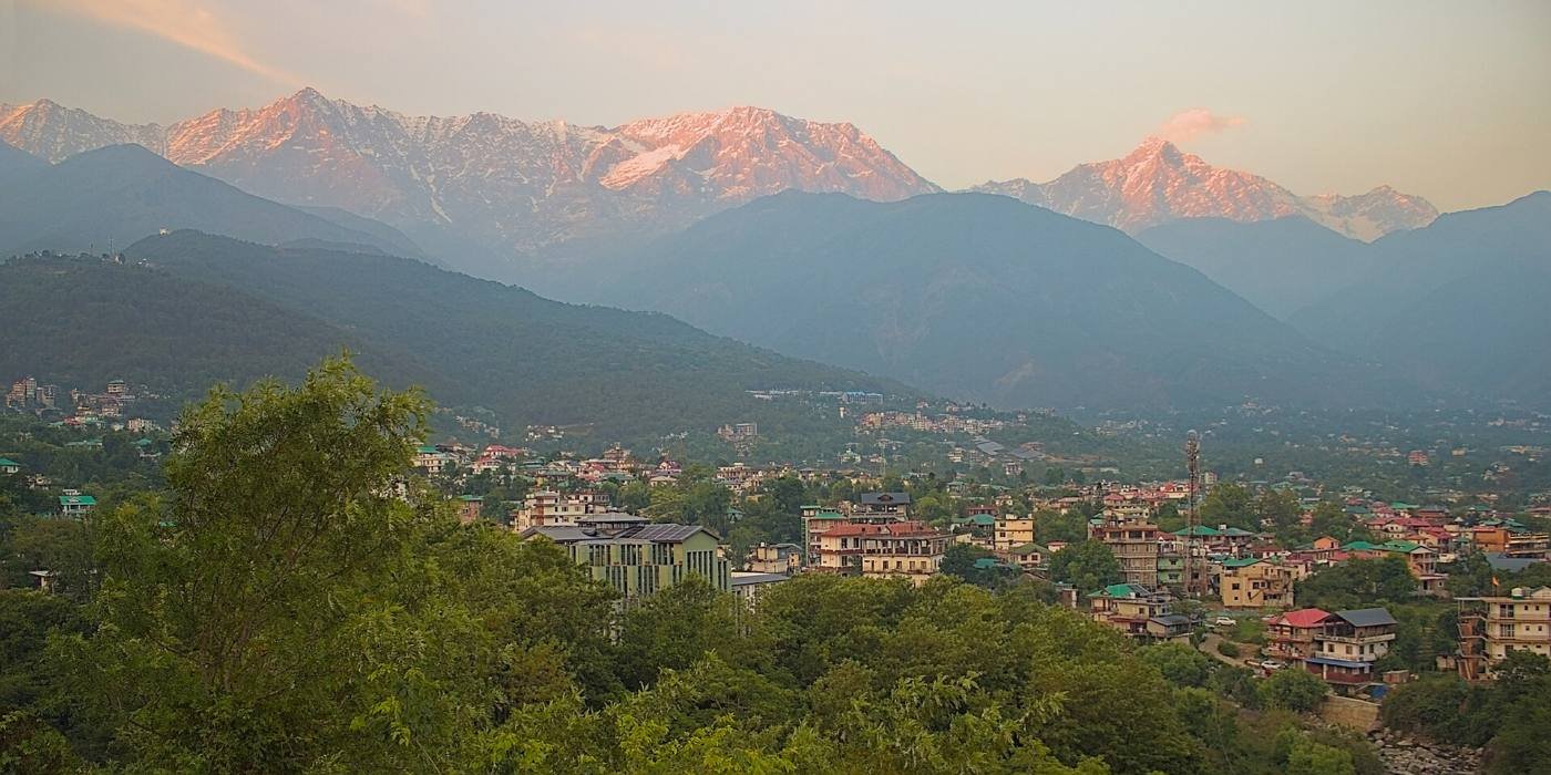 Dharamshala to Amritsar Taxi