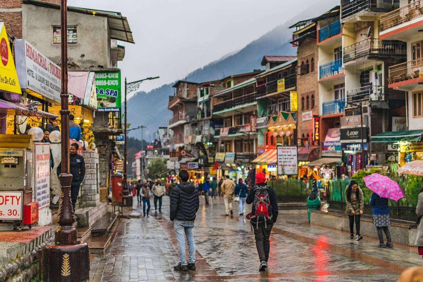 Mall Road, Manali.jpg